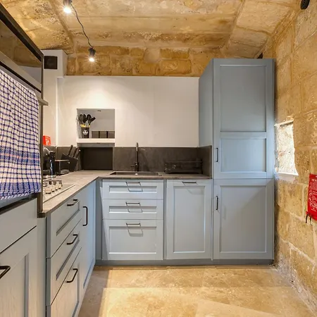 Charming Restored Townhouse With Rooftop Terrace & Bbq - *