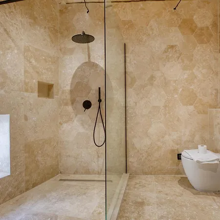 Apartament Charming Restored Townhouse With Rooftop Terrace & Bbq - Attard