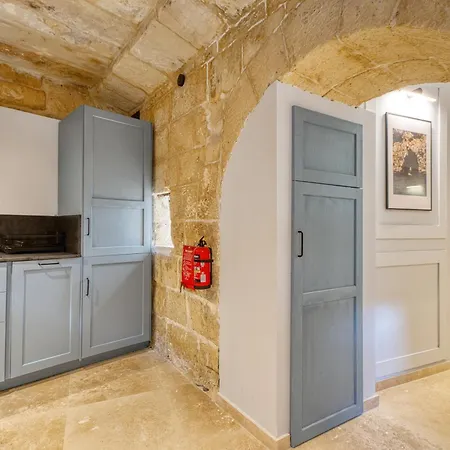 Charming Restored Townhouse With Rooftop Terrace & Bbq - *