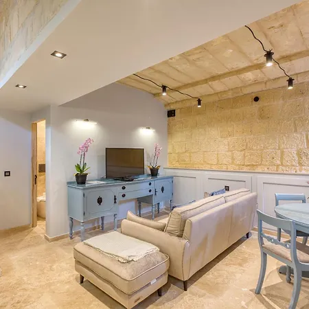 Charming Restored Townhouse With Rooftop Terrace & Bbq - Attard