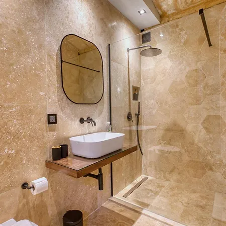 Charming Restored Townhouse With Rooftop Terrace & Bbq -