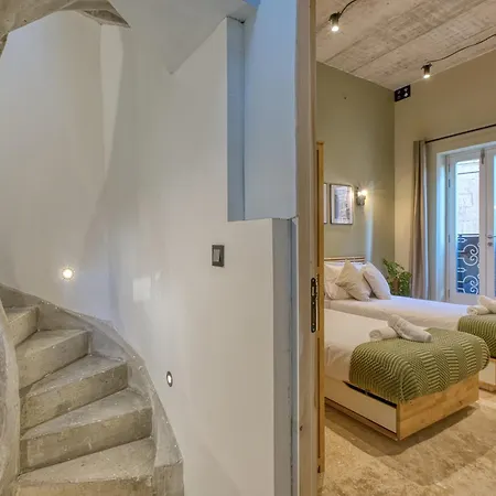 Charming Restored Townhouse With Rooftop Terrace & Bbq - *