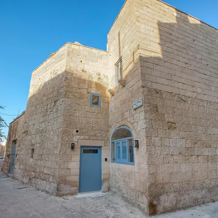 Charming Restored Townhouse With Rooftop Terrace & Bbq -
