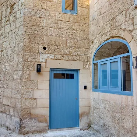 Charming Restored Townhouse With Rooftop Terrace & Bbq - * Attard